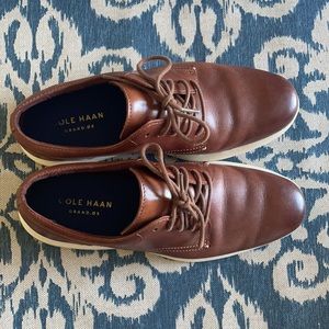 Brown Cole Haan shoes. Size 8